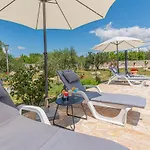 Three-bedroom In Vinovo Donje *