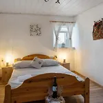 Three-bedroom In Vinovo Donje Donje Vinovo