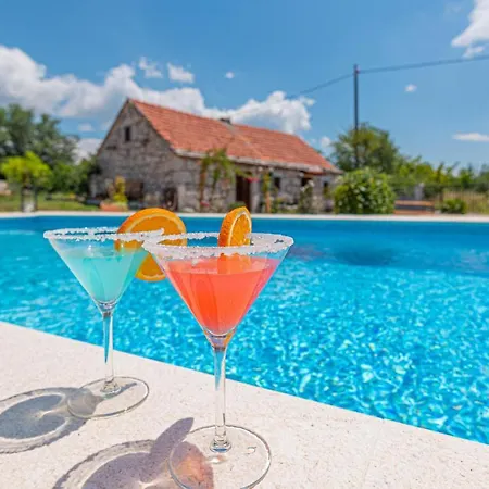 Three-bedroom In Vinovo Donje * Donje Vinovo