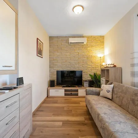 Дом отдыха Three-bedroom In Vinovo Donje *