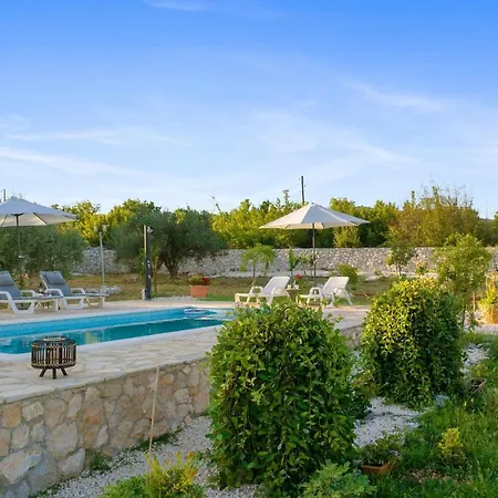 Сasa de vacaciones Three-bedroom In Vinovo Donje *