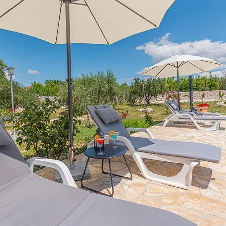 Three-bedroom In Vinovo Donje *