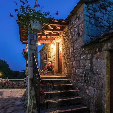 Three-bedroom In Vinovo Donje *