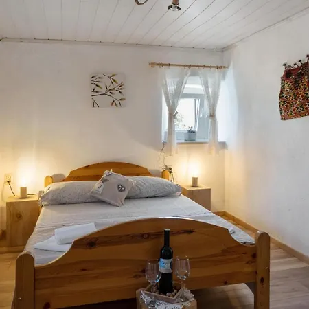 Three-bedroom In Vinovo Donje Donje Vinovo