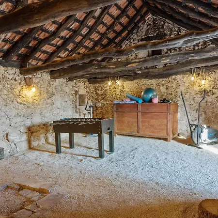 Three-bedroom In Vinovo Donje