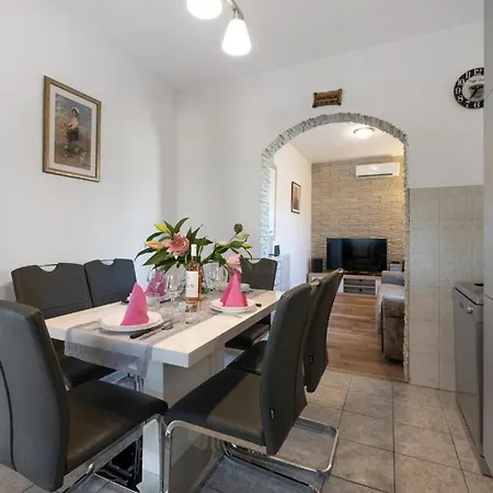 Three-bedroom In Vinovo Donje *