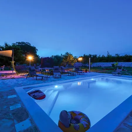 Сasa de vacaciones Three-bedroom In Vinovo Donje *