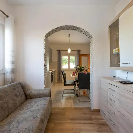 Three-bedroom In Vinovo Donje *