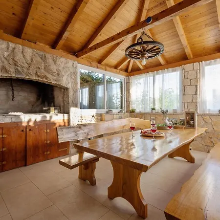 Three-bedroom In Vinovo Donje Donje Vinovo