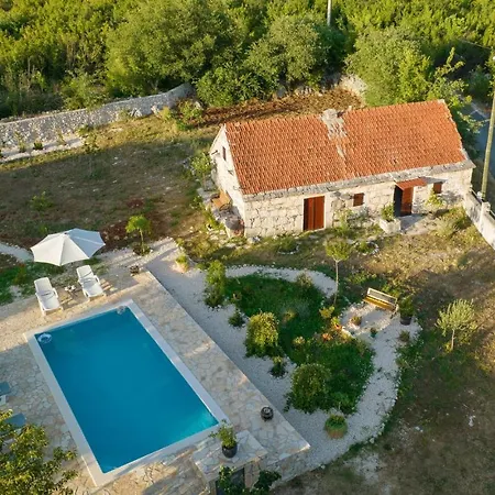 Three-bedroom In Vinovo Donje Tatil Evi