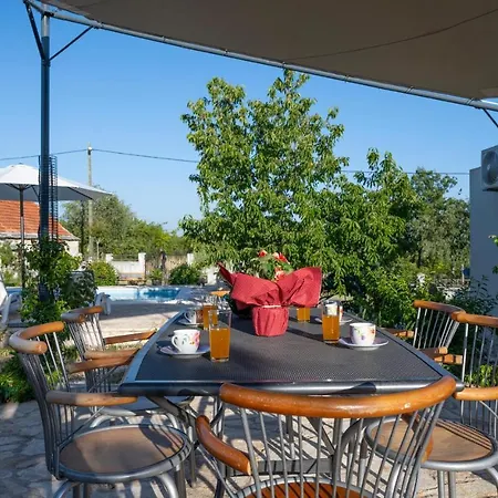 Three-bedroom In Vinovo Donje Donje Vinovo