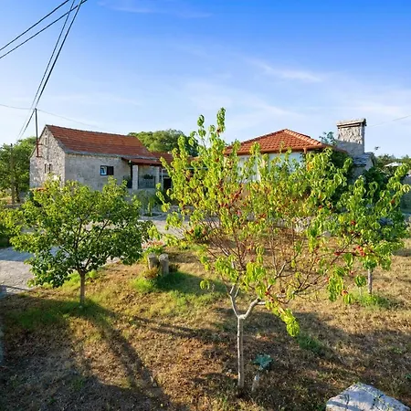 Three-bedroom In Vinovo Donje * Donje Vinovo