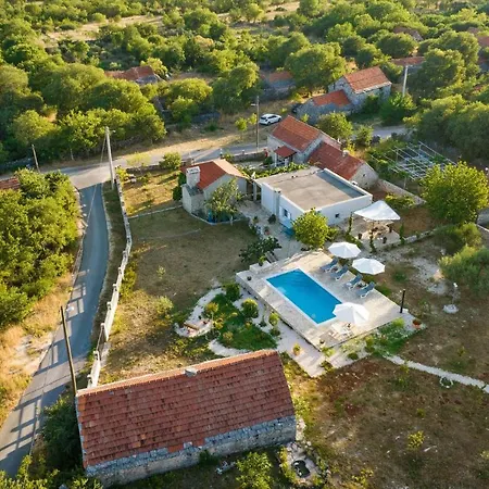 Three-bedroom In Vinovo Donje * Donje Vinovo