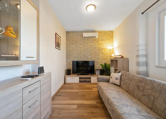 Vakantiehuis Three-bedroom In Vinovo Donje *