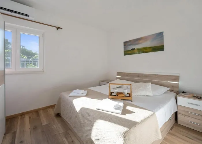 Three-bedroom In Vinovo Donje Vakantiehuis *