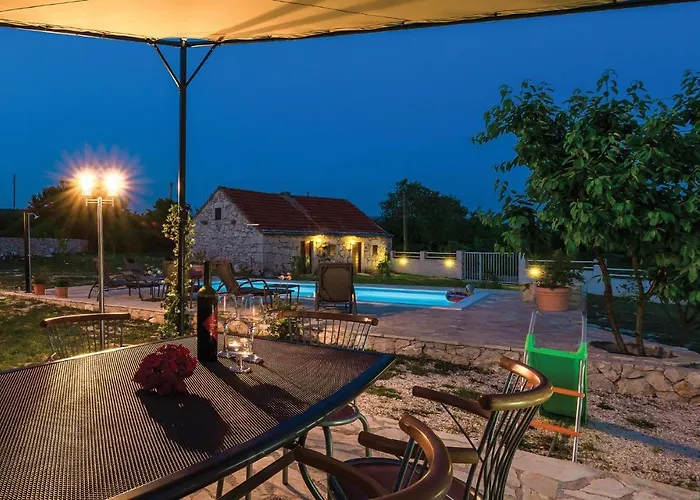 Vakantiehuis Three-bedroom In Vinovo Donje Donje Vinovo