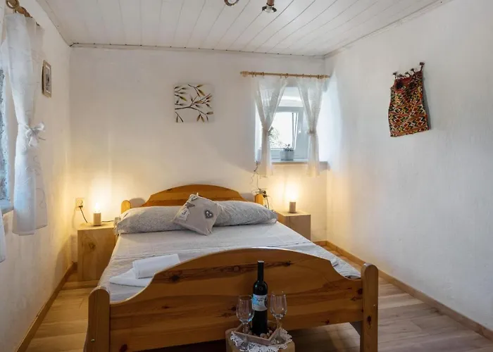 Three-bedroom In Vinovo Donje Donje Vinovo