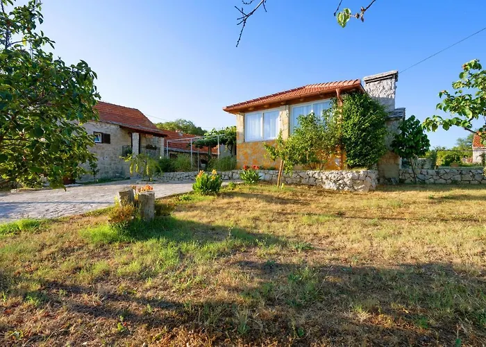 Three-bedroom In Vinovo Donje Vakantiehuis *