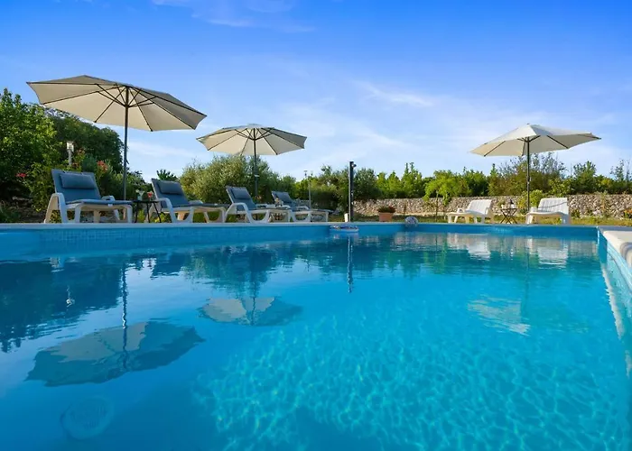 Three-bedroom In Vinovo Donje Vakantiehuis