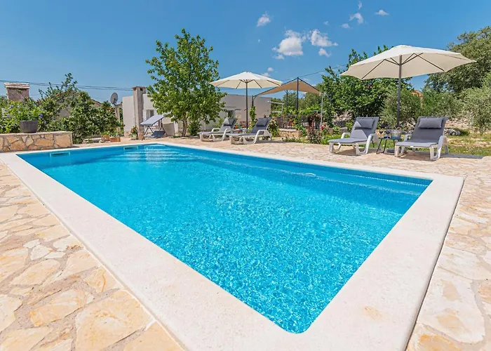 Vakantiehuis Three-bedroom In Vinovo Donje Donje Vinovo