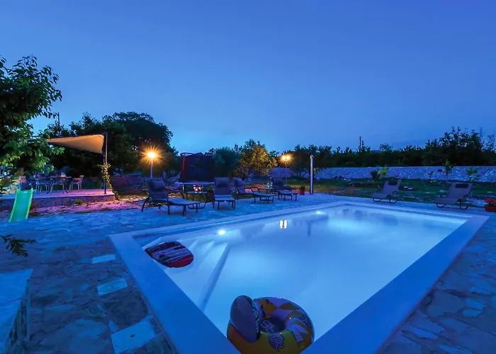 Vakantiehuis Three-bedroom In Vinovo Donje *