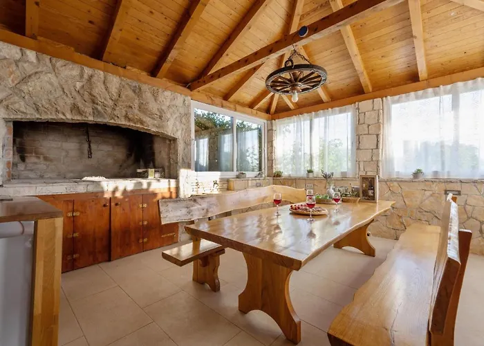 Three-bedroom In Vinovo Donje Donje Vinovo