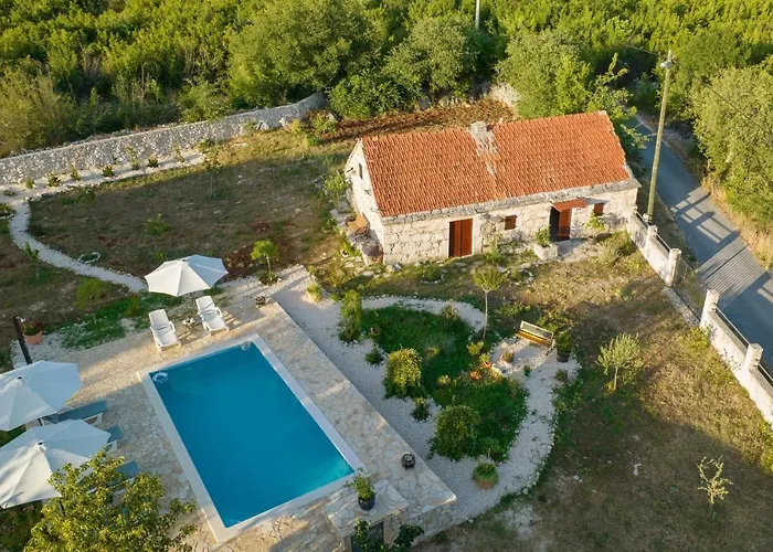 Three-bedroom In Vinovo Donje Vakantiehuis