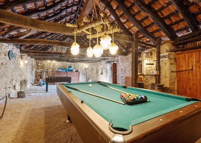 Vakantiehuis Three-bedroom In Vinovo Donje Donje Vinovo