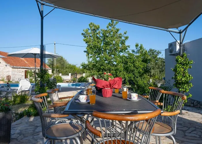 Three-bedroom In Vinovo Donje Donje Vinovo