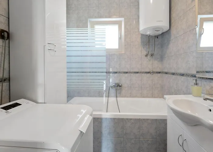 Vakantiehuis Three-bedroom In Vinovo Donje